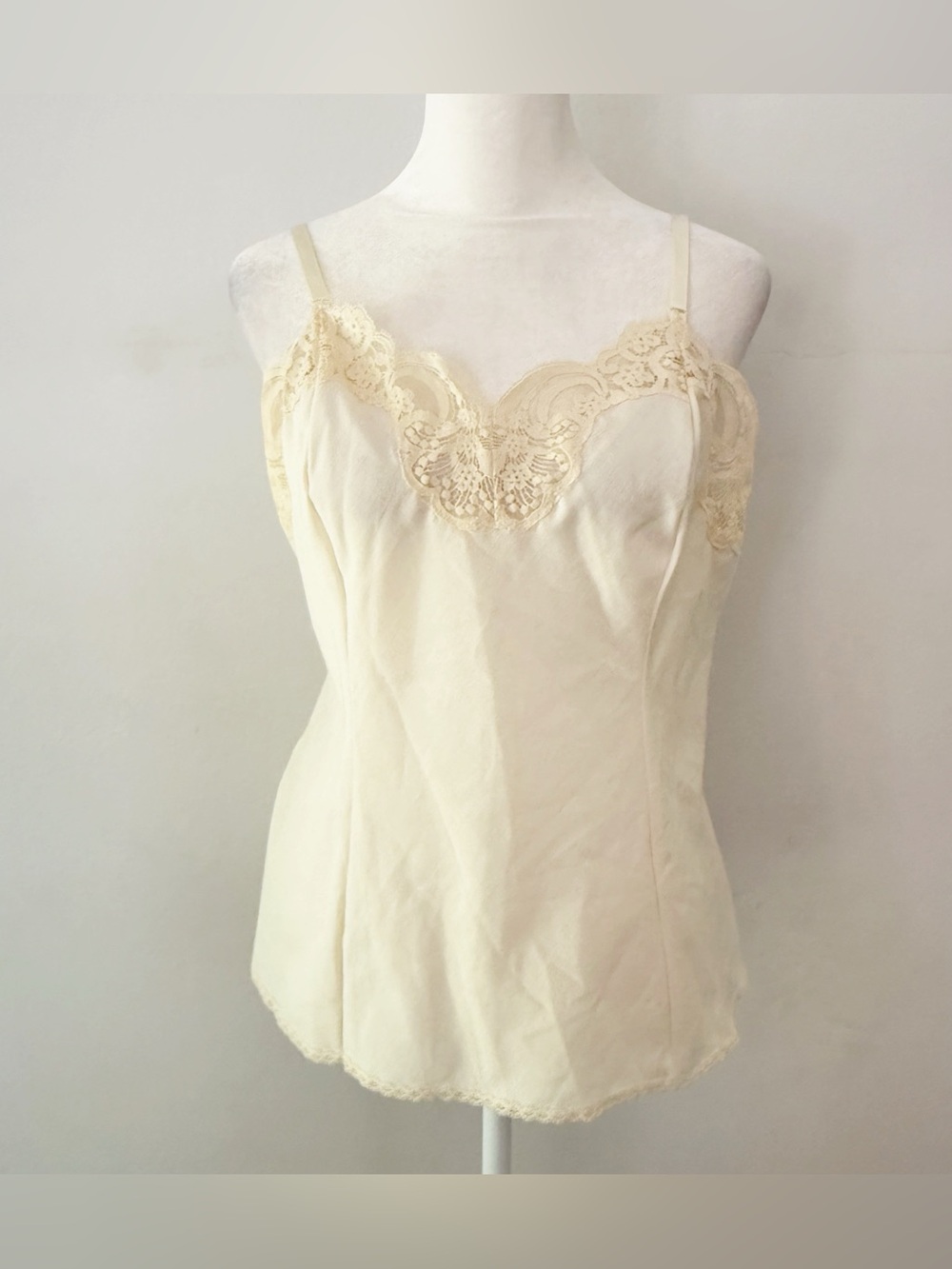 Vintage Women 70s 80s Union Made Lace Trim Tank Cami Top Sz 36 Feminine Timeless